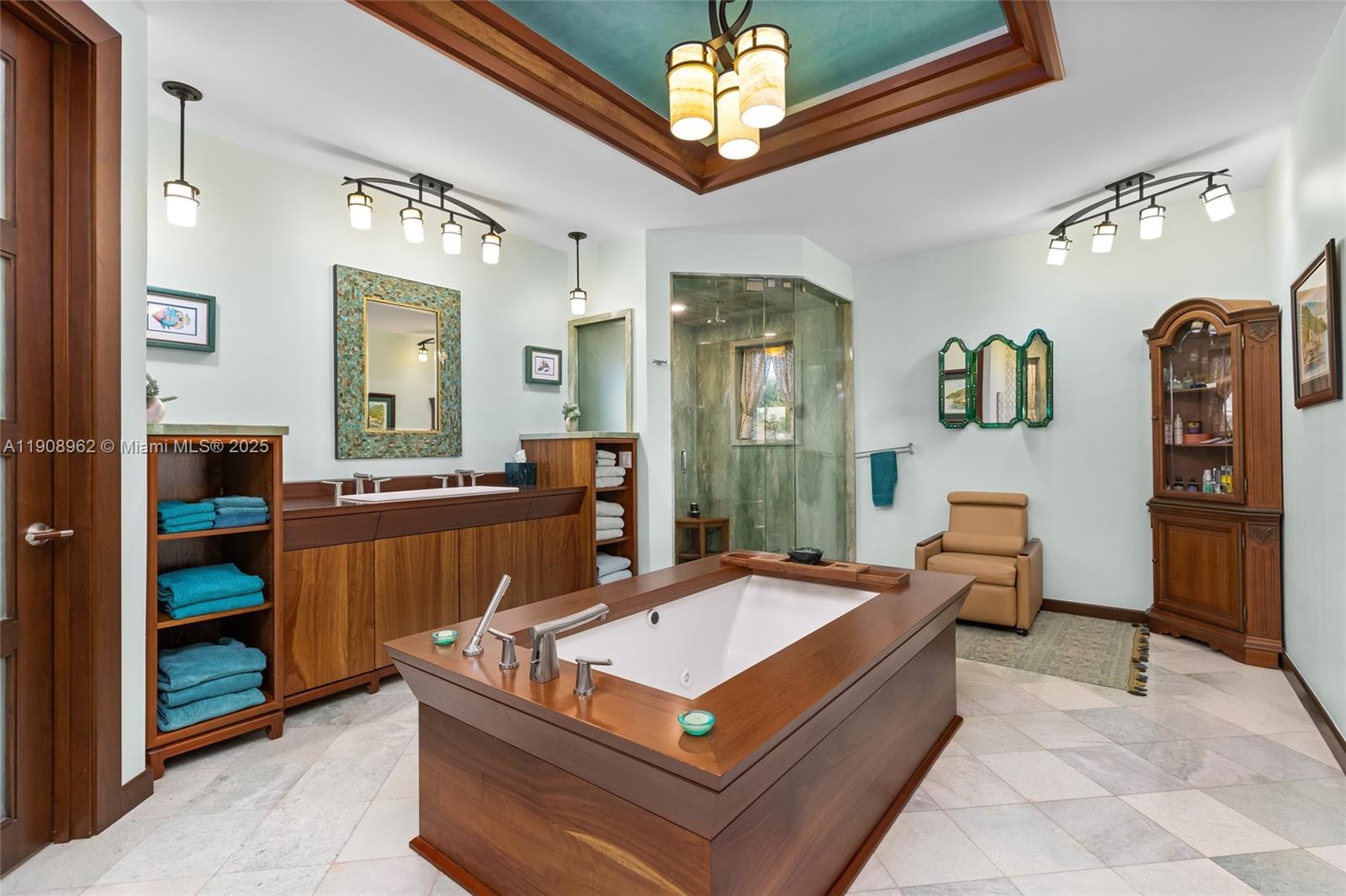70 Bay Colony Ln, Fort Lauderdale FL 33308