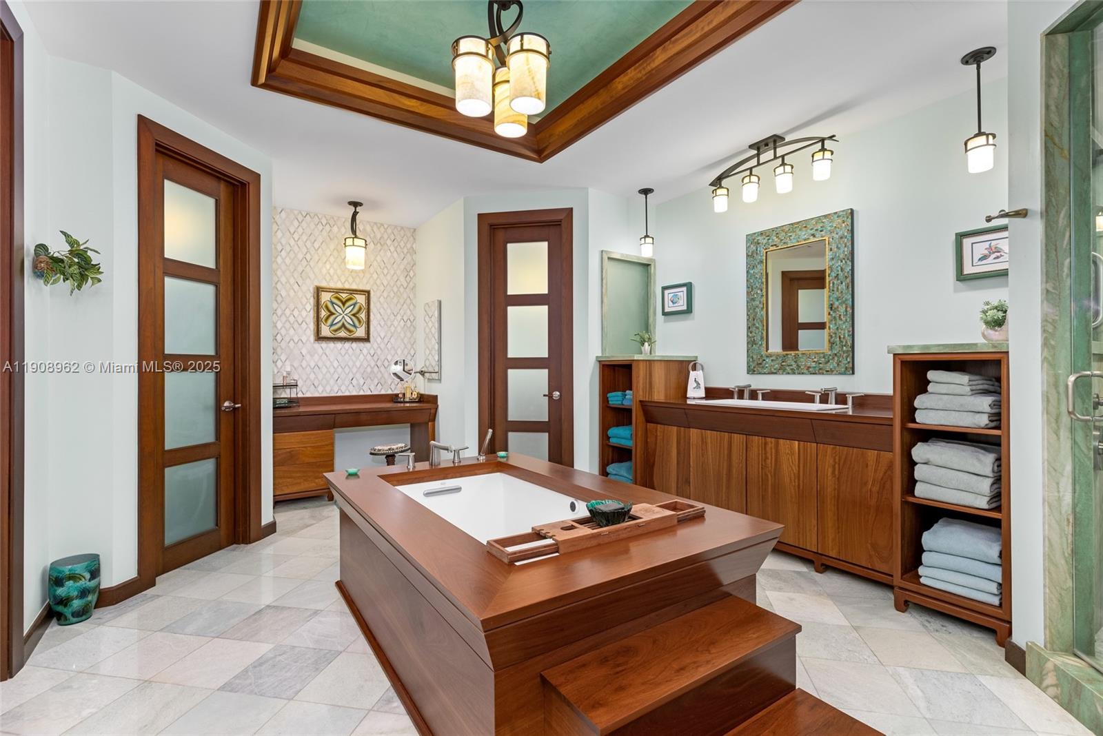 70 Bay Colony Ln, Fort Lauderdale FL 33308