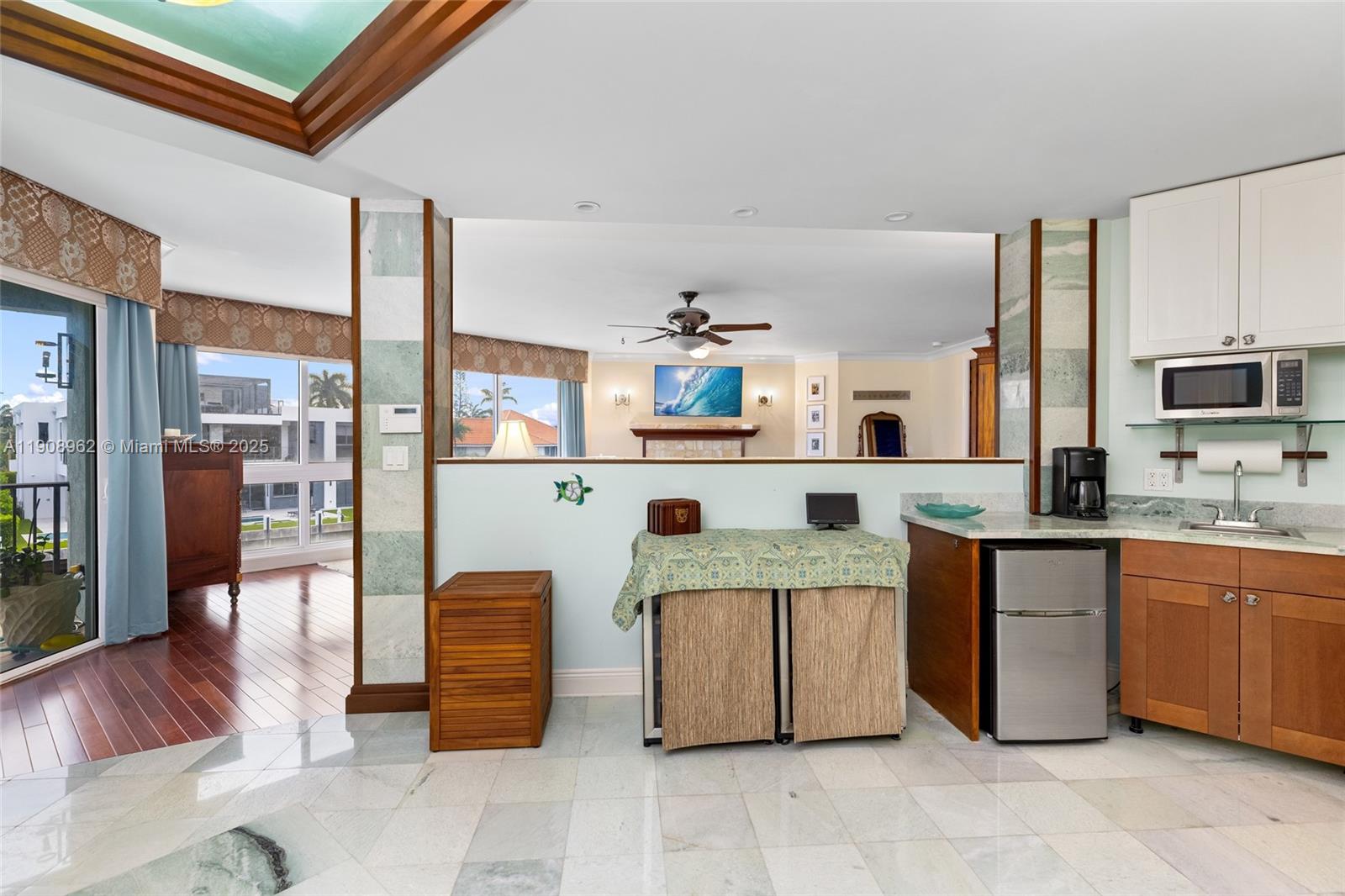 70 Bay Colony Ln, Fort Lauderdale FL 33308