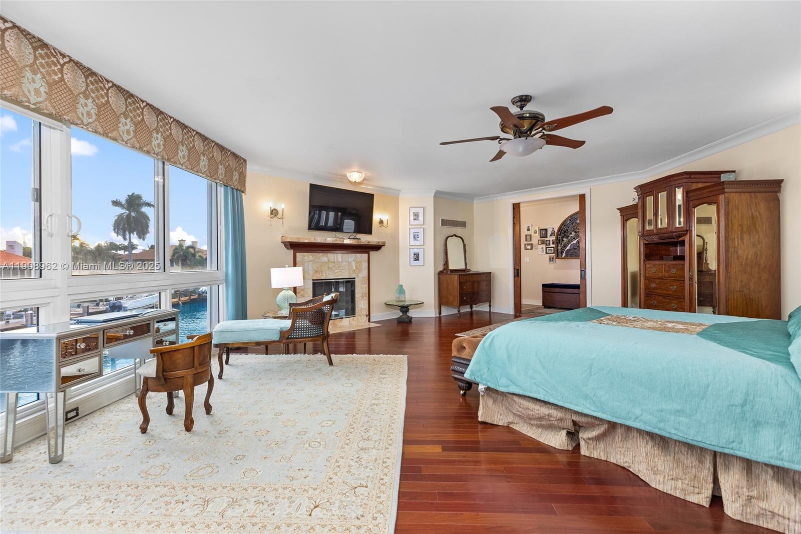 70 Bay Colony Ln, Fort Lauderdale FL 33308