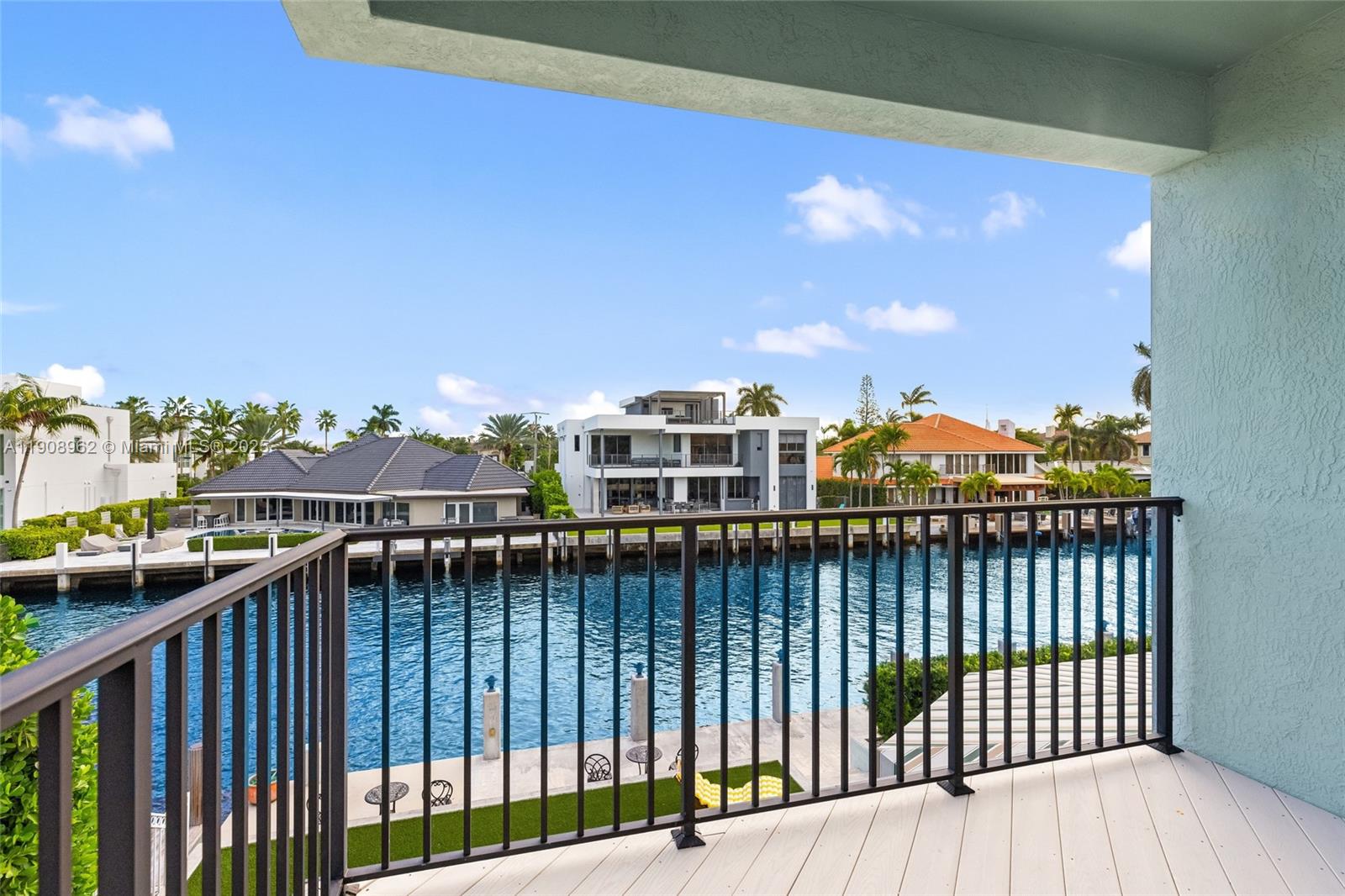 70 Bay Colony Ln, Fort Lauderdale FL 33308