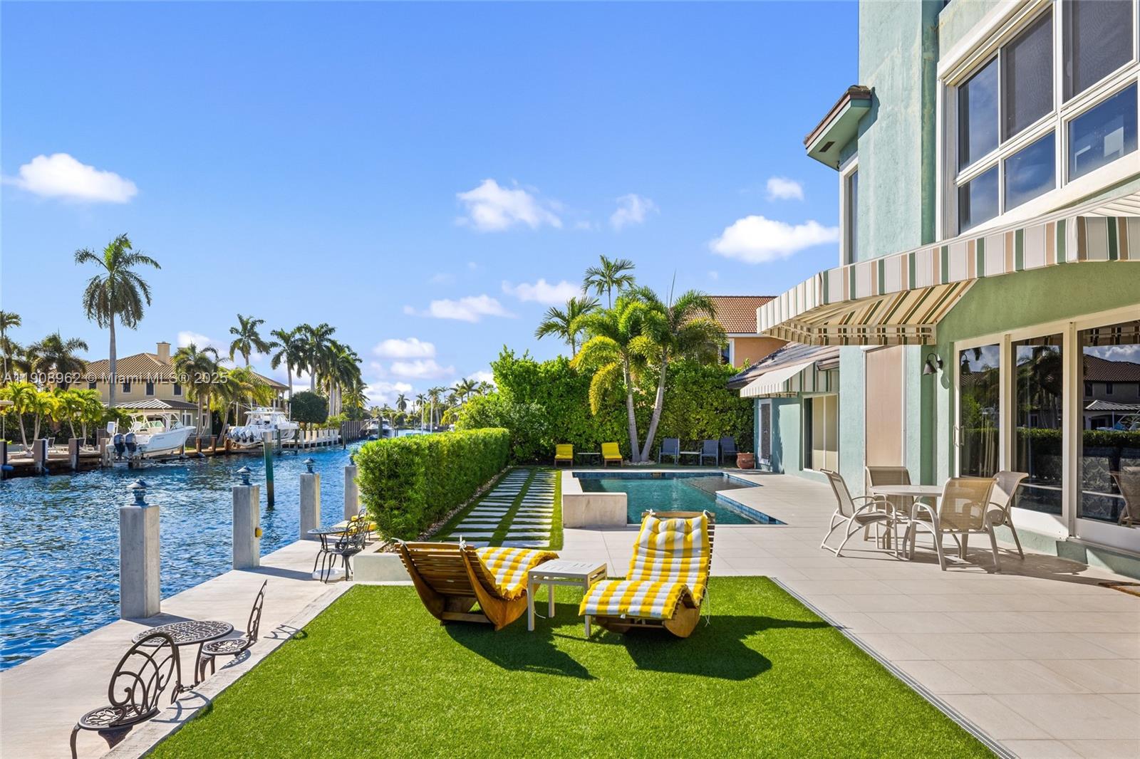 70 Bay Colony Ln, Fort Lauderdale FL 33308