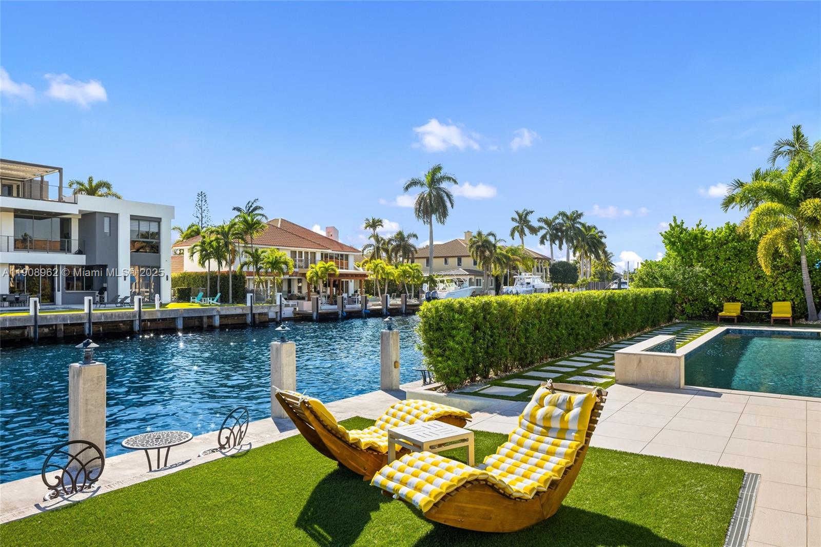 70 Bay Colony Ln, Fort Lauderdale FL 33308