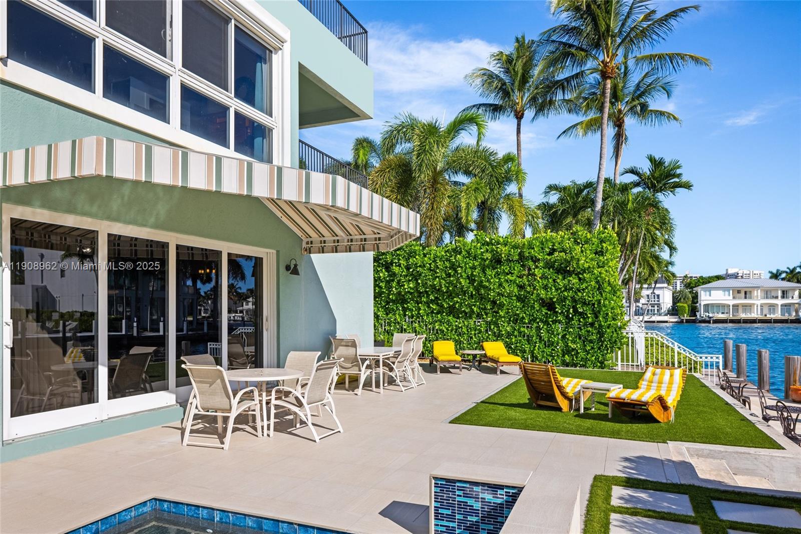 70 Bay Colony Ln, Fort Lauderdale FL 33308