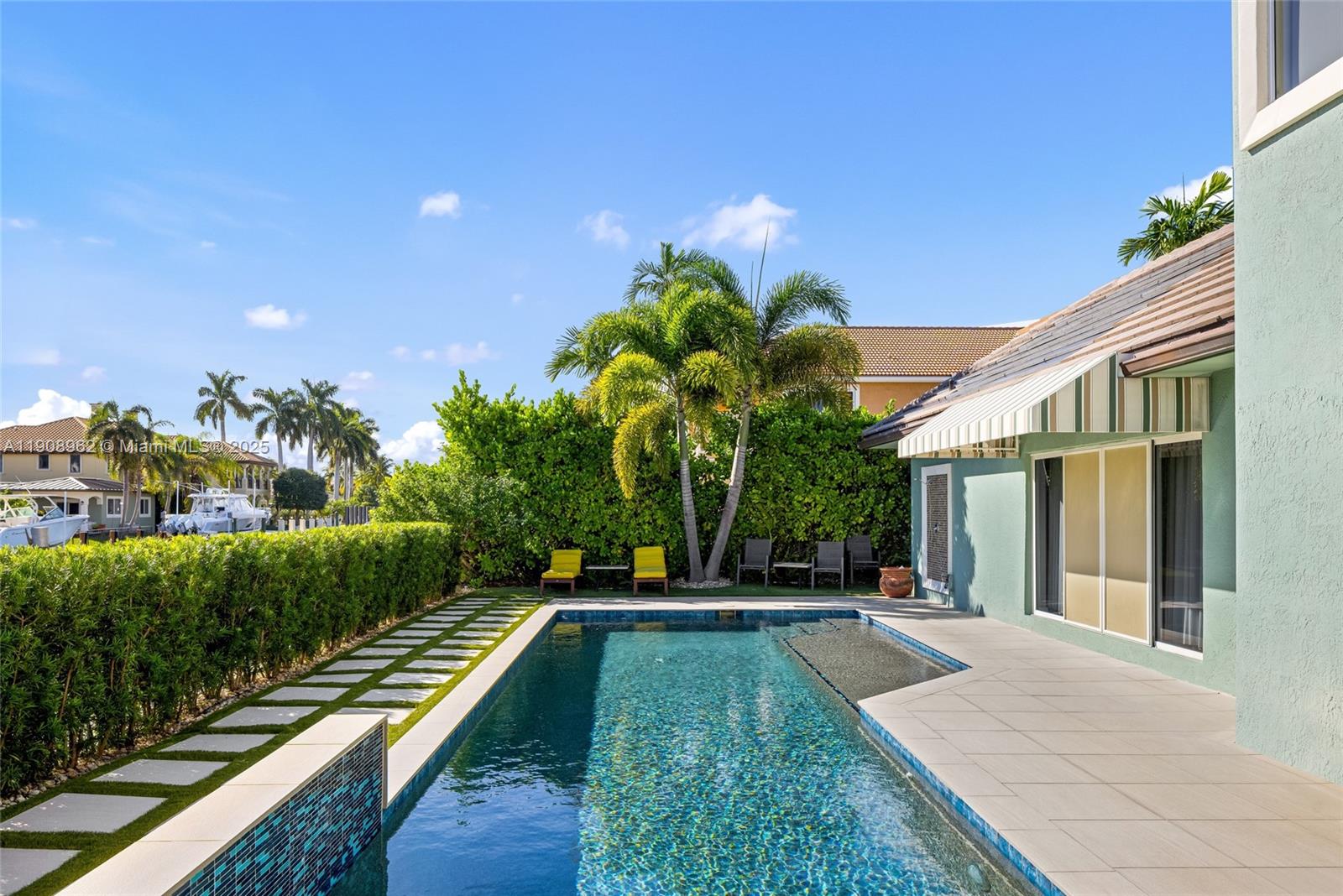 70 Bay Colony Ln, Fort Lauderdale FL 33308
