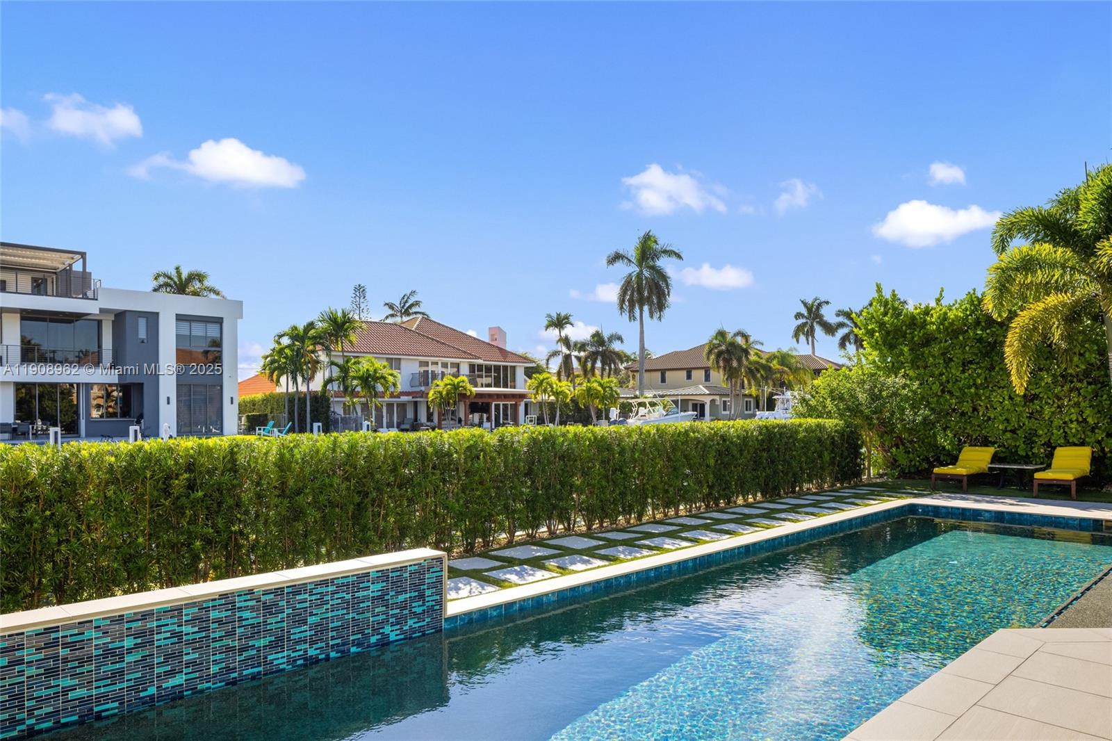 70 Bay Colony Ln, Fort Lauderdale FL 33308