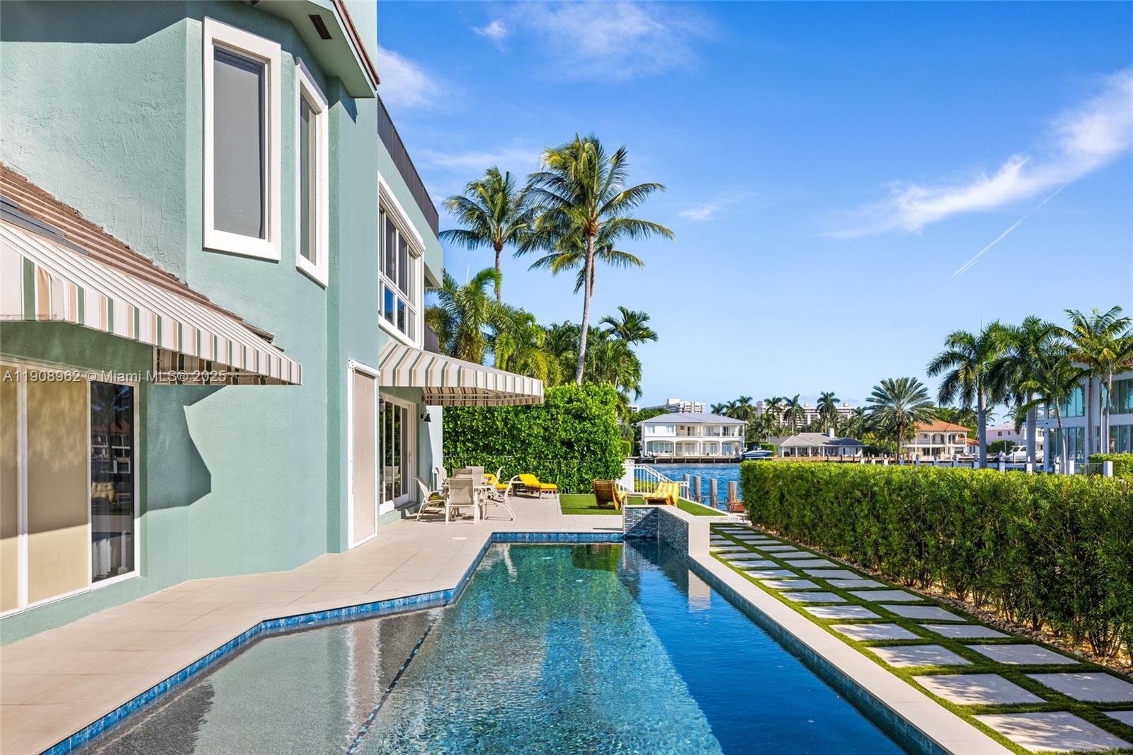 70 Bay Colony Ln, Fort Lauderdale FL 33308