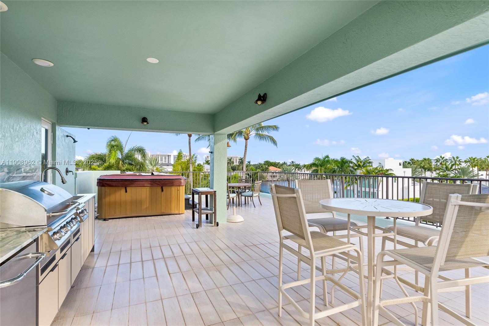 70 Bay Colony Ln, Fort Lauderdale FL 33308