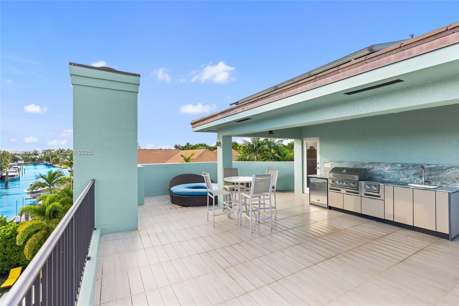 70 Bay Colony Ln, Fort Lauderdale FL 33308