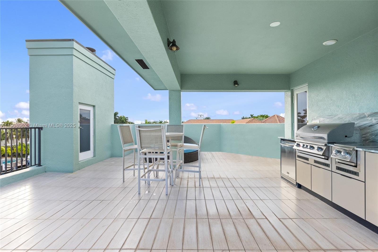 70 Bay Colony Ln, Fort Lauderdale FL 33308