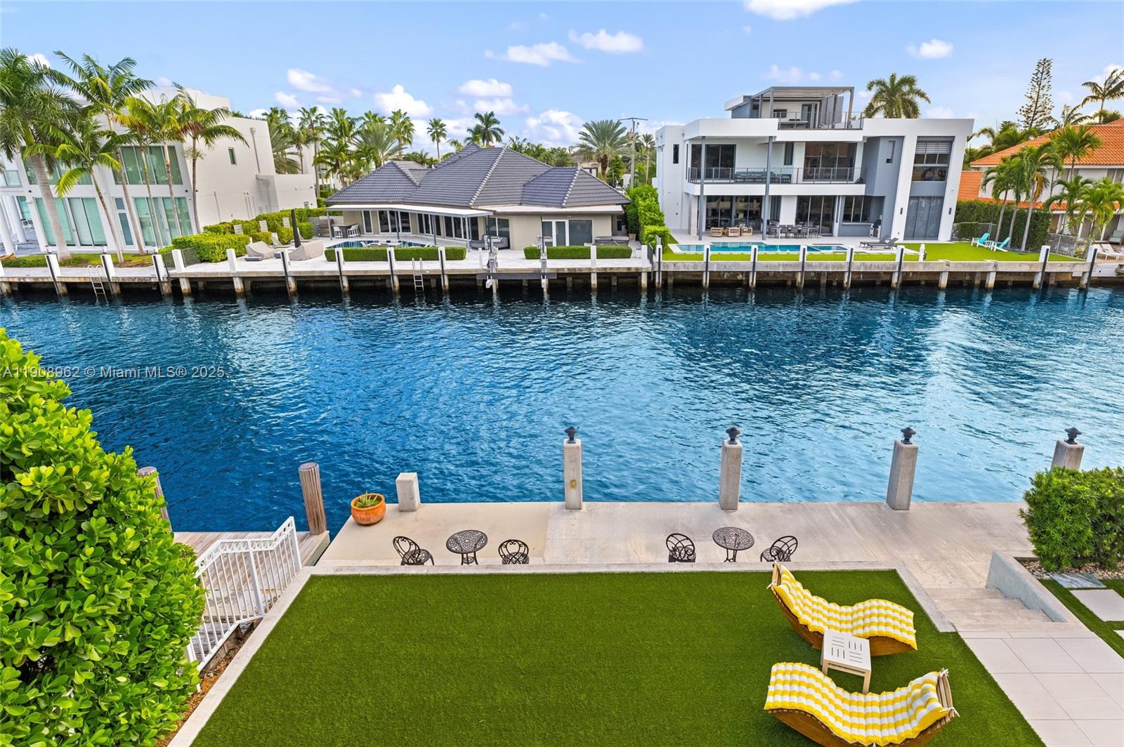70 Bay Colony Ln, Fort Lauderdale FL 33308