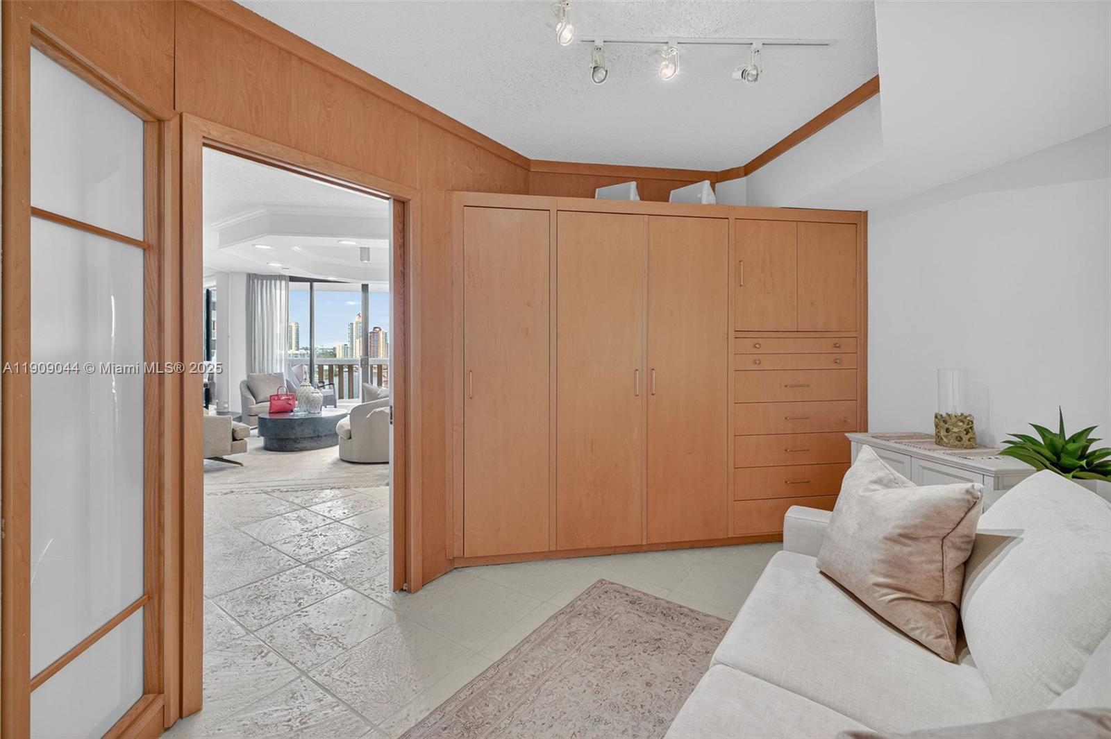 3000 Island Blvd #1904, Aventura FL 33160