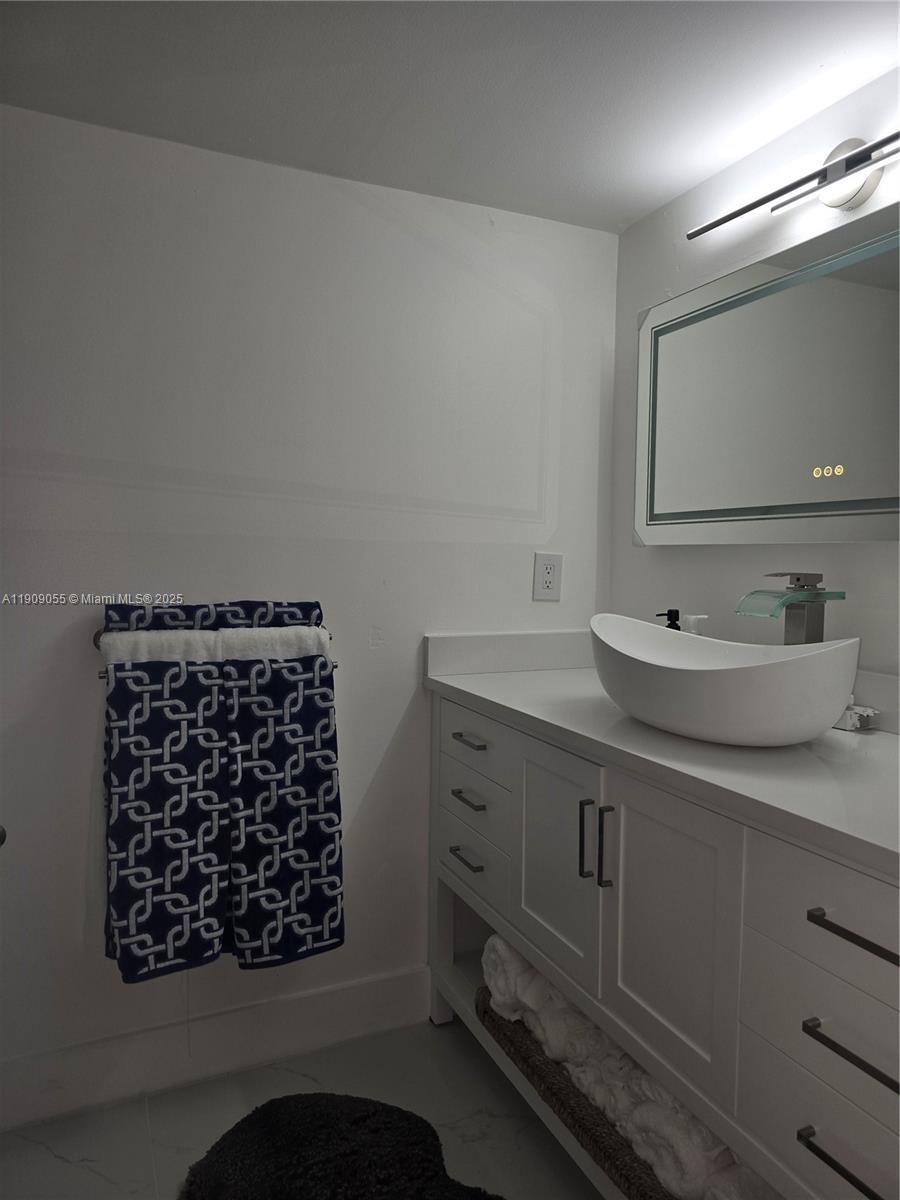 6010 S Falls Cir Dr #206, Lauderhill FL 33319