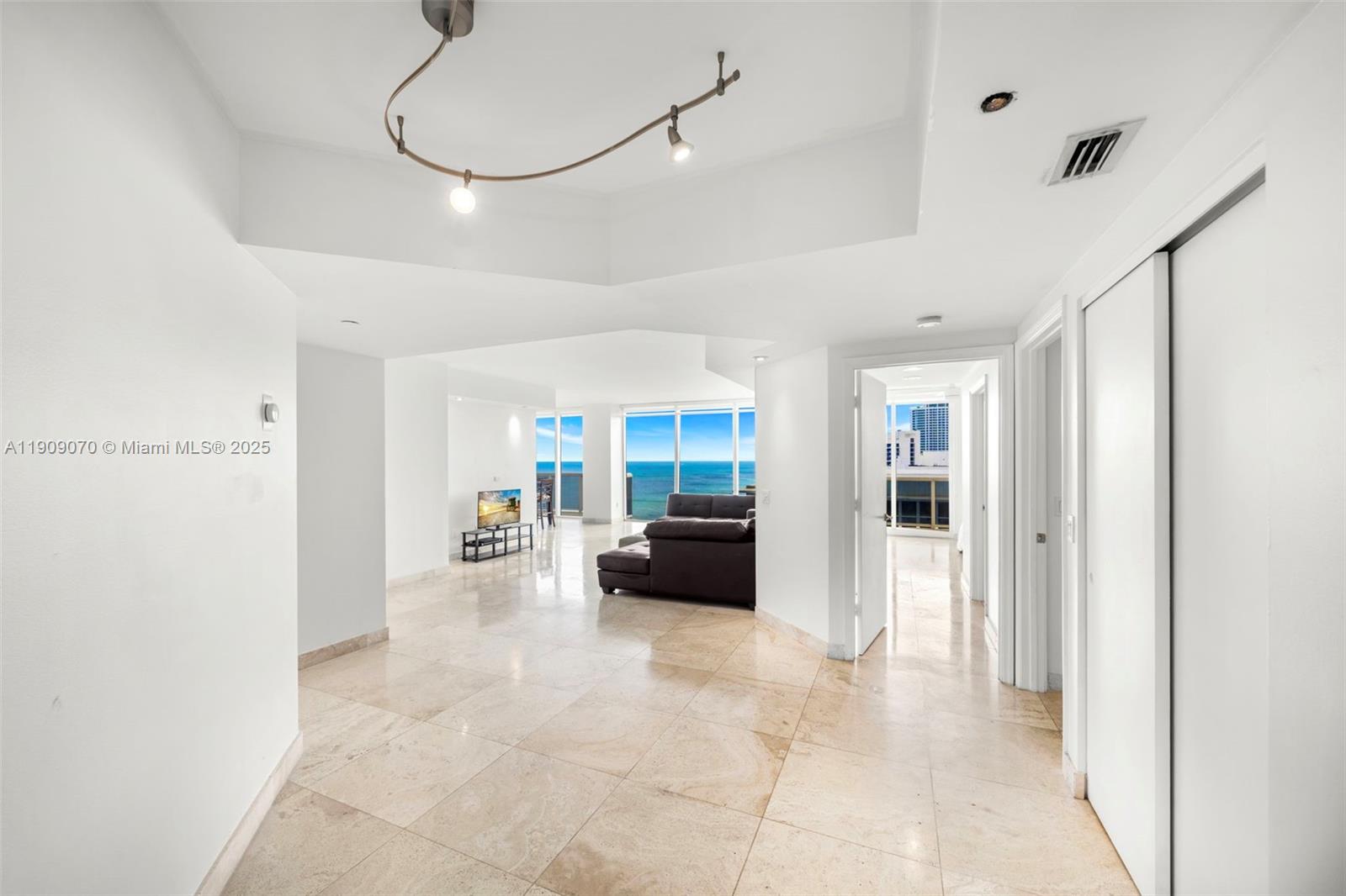 4775 Collins Ave #1903, Miami Beach FL 33140