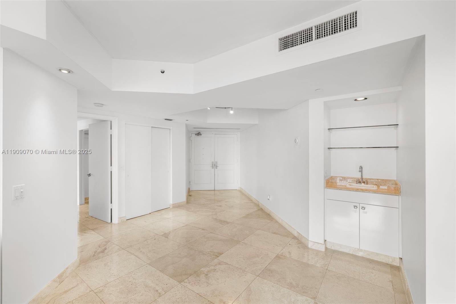 4775 Collins Ave #1903, Miami Beach FL 33140