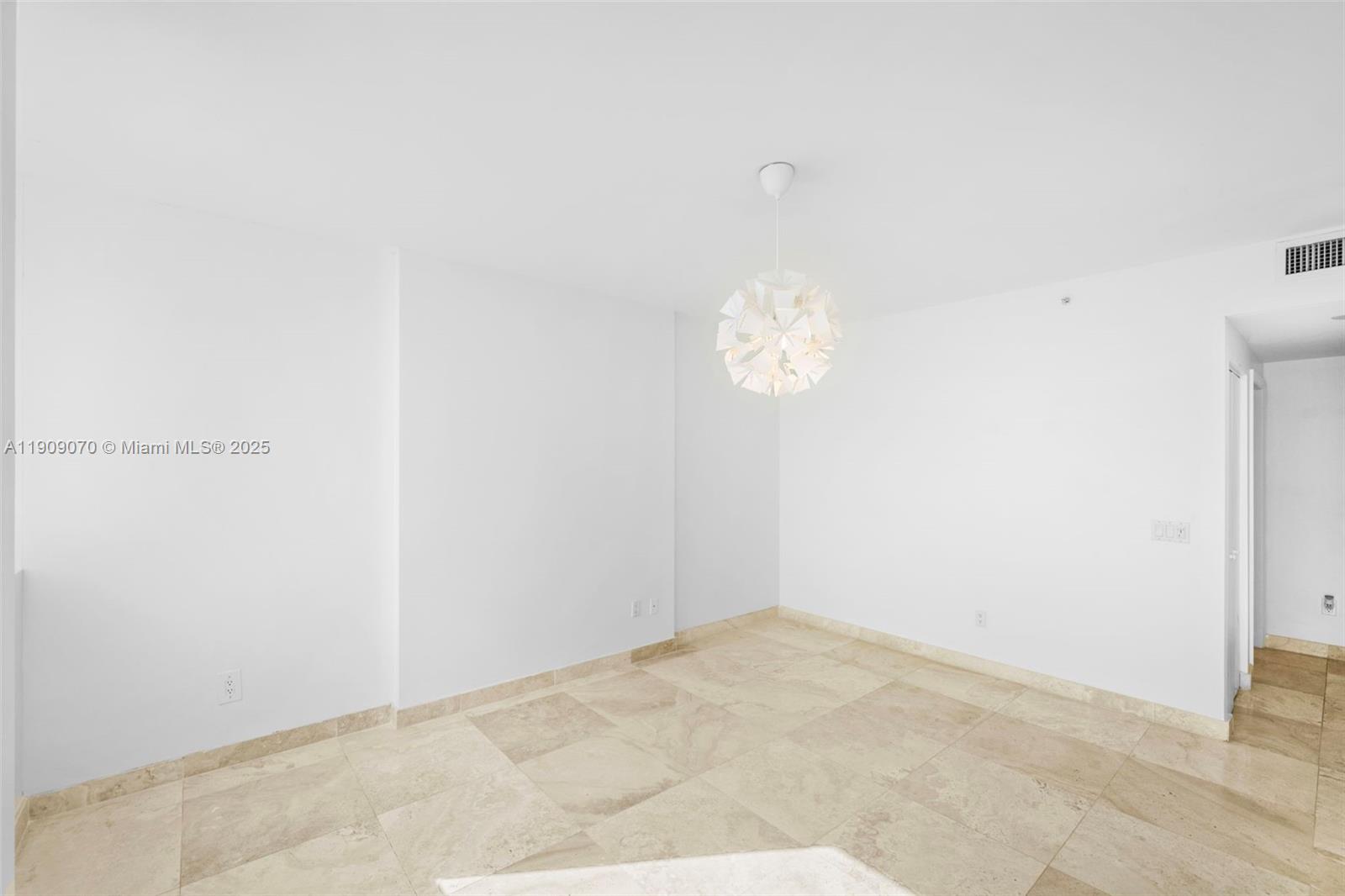 4775 Collins Ave #1903, Miami Beach FL 33140