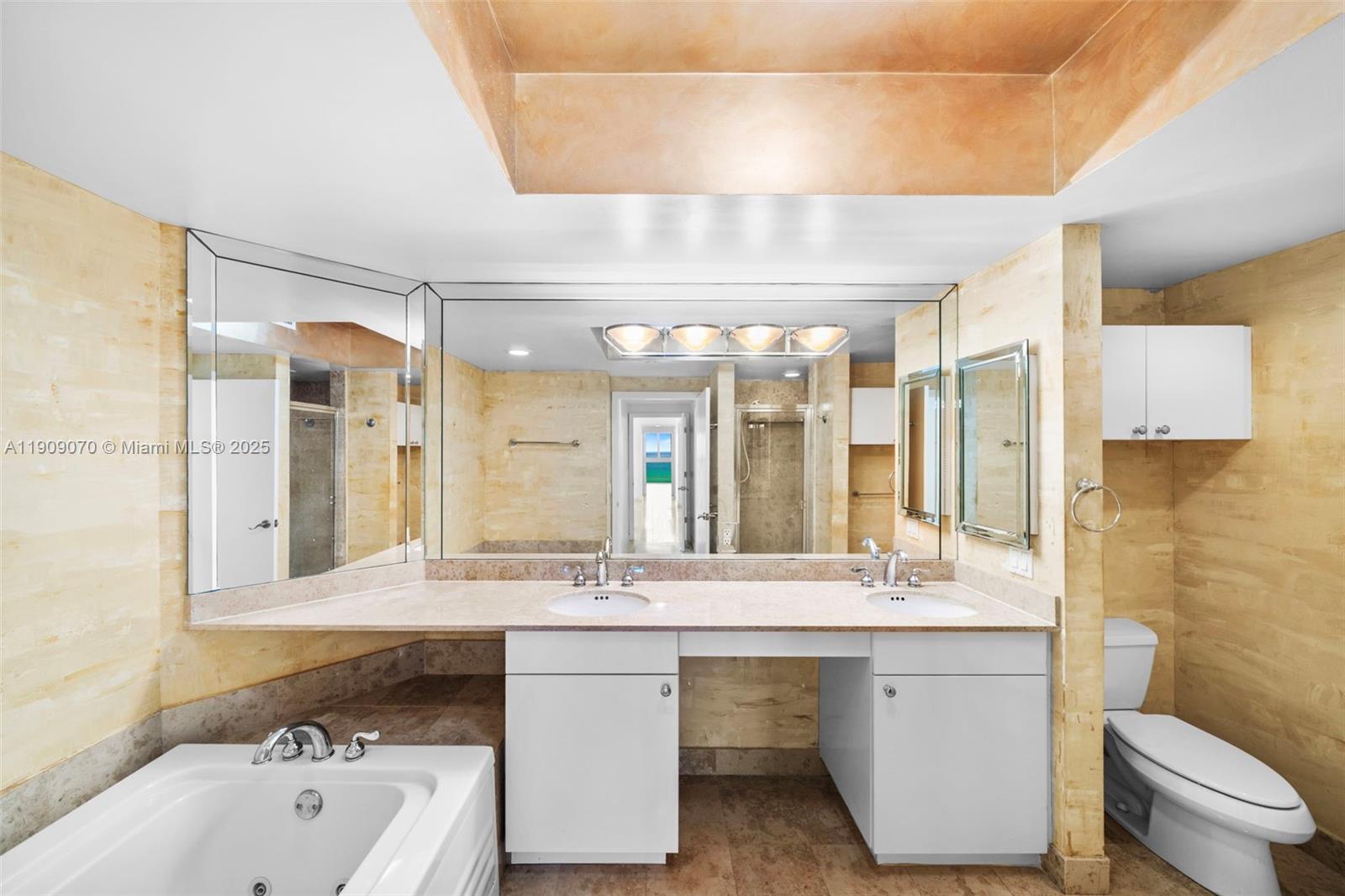 4775 Collins Ave #1903, Miami Beach FL 33140