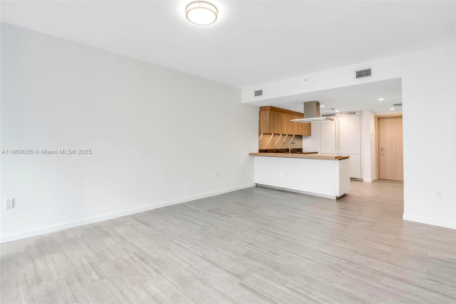 1000 Brickell Plz #2304, Miami FL 33131