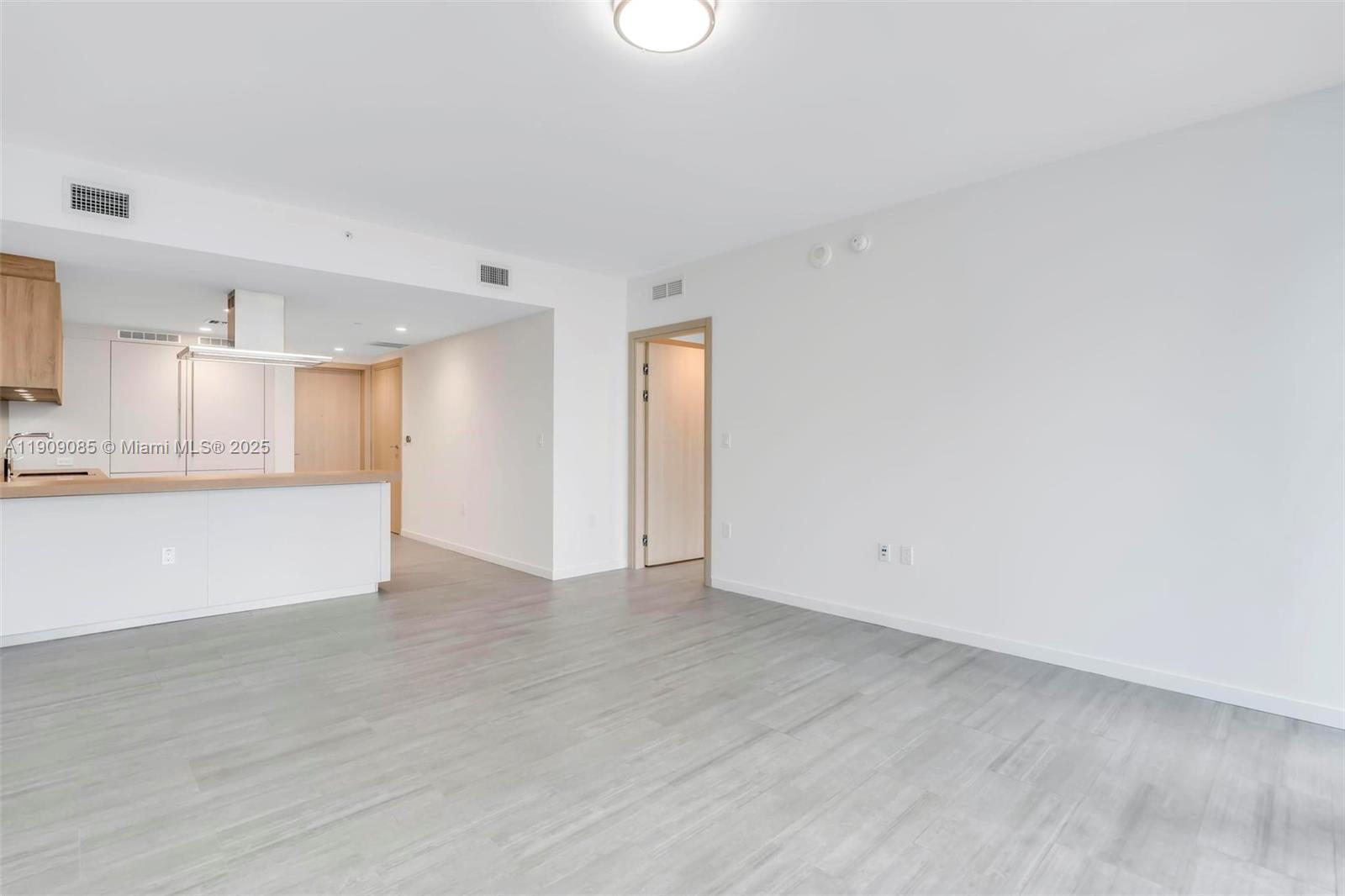 1000 Brickell Plz #2304, Miami FL 33131