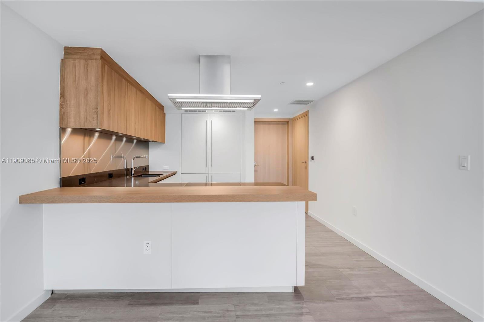 1000 Brickell Plz #2304, Miami FL 33131