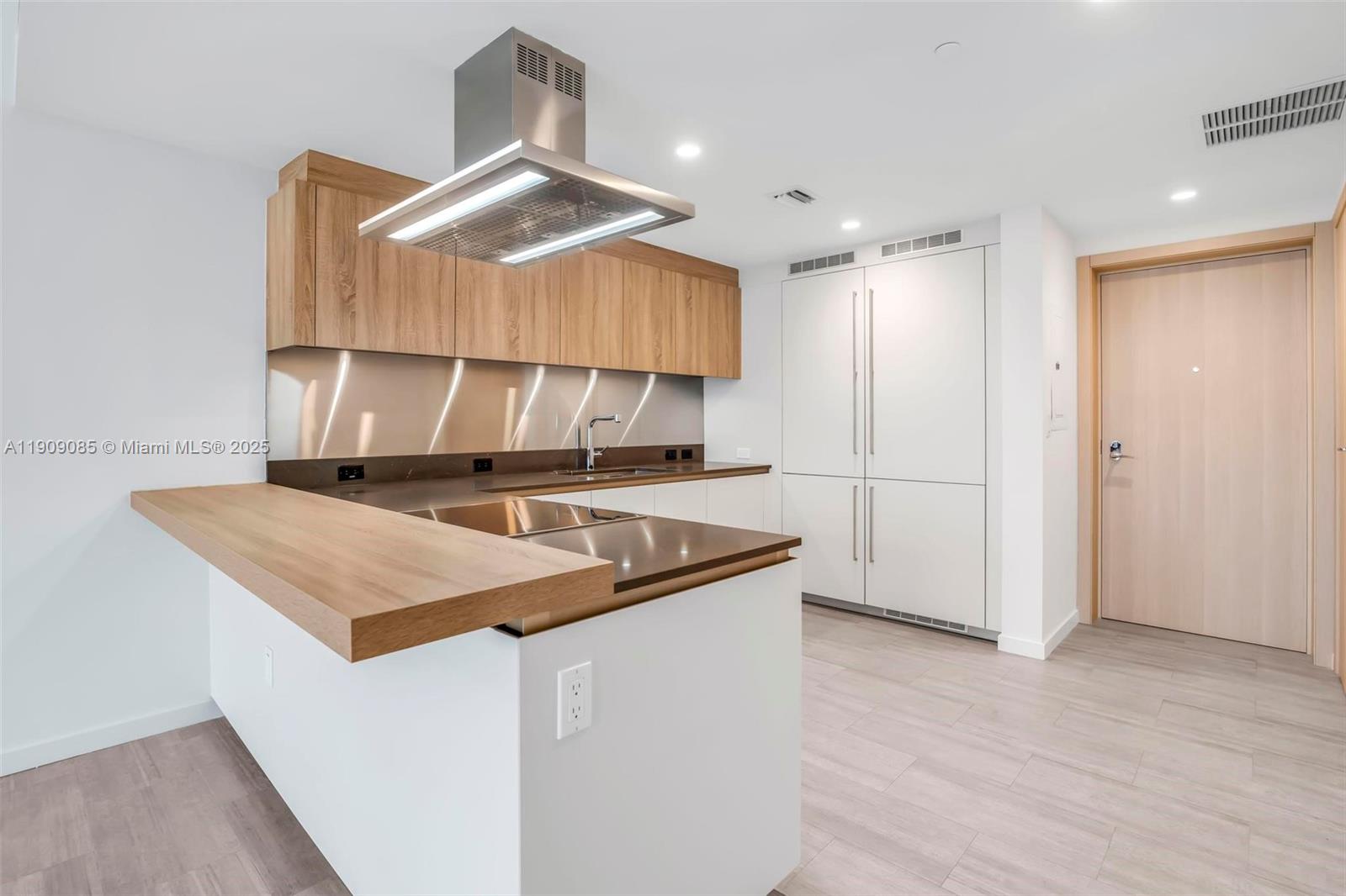 1000 Brickell Plz #2304, Miami FL 33131