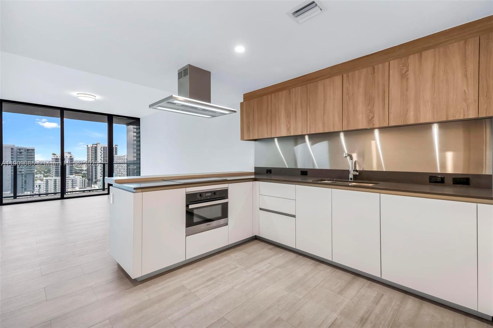 1000 Brickell Plz #2304, Miami FL 33131