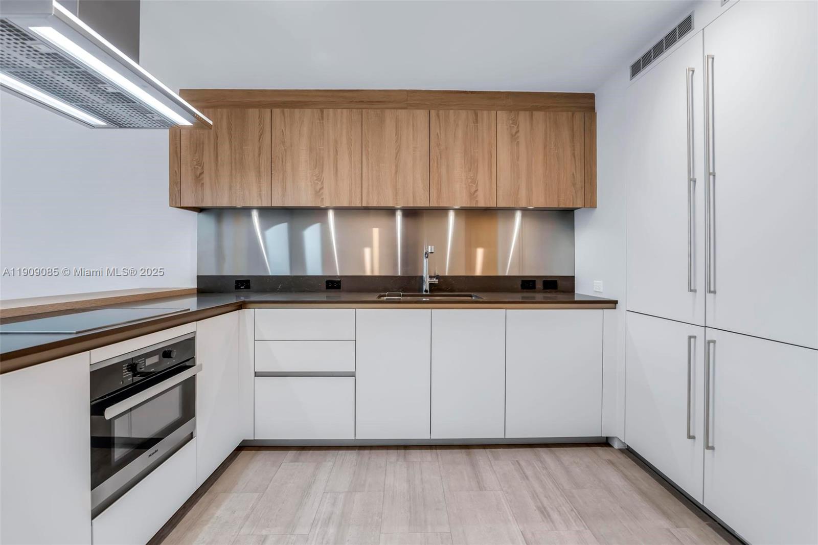 1000 Brickell Plz #2304, Miami FL 33131