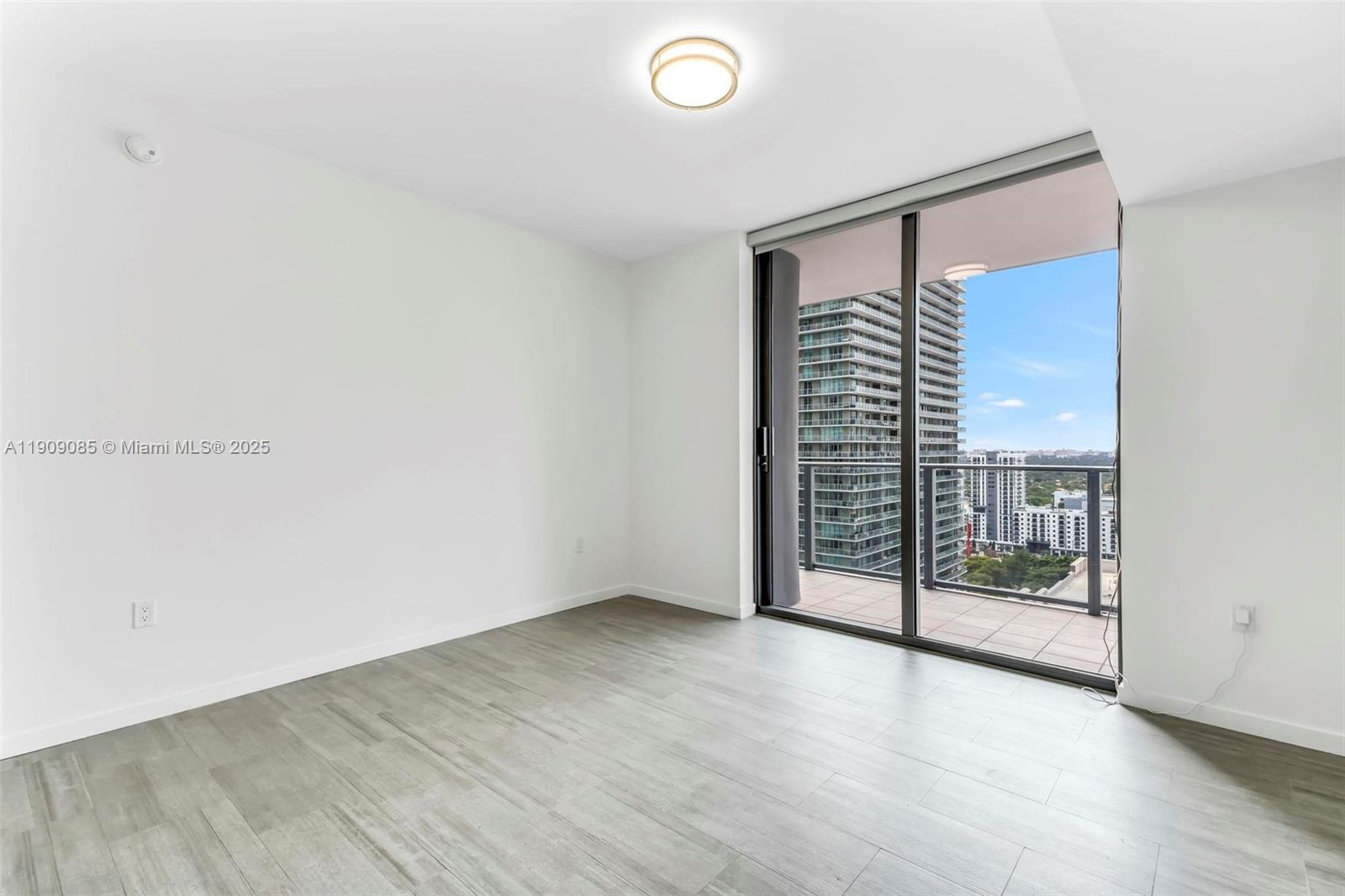 1000 Brickell Plz #2304, Miami FL 33131