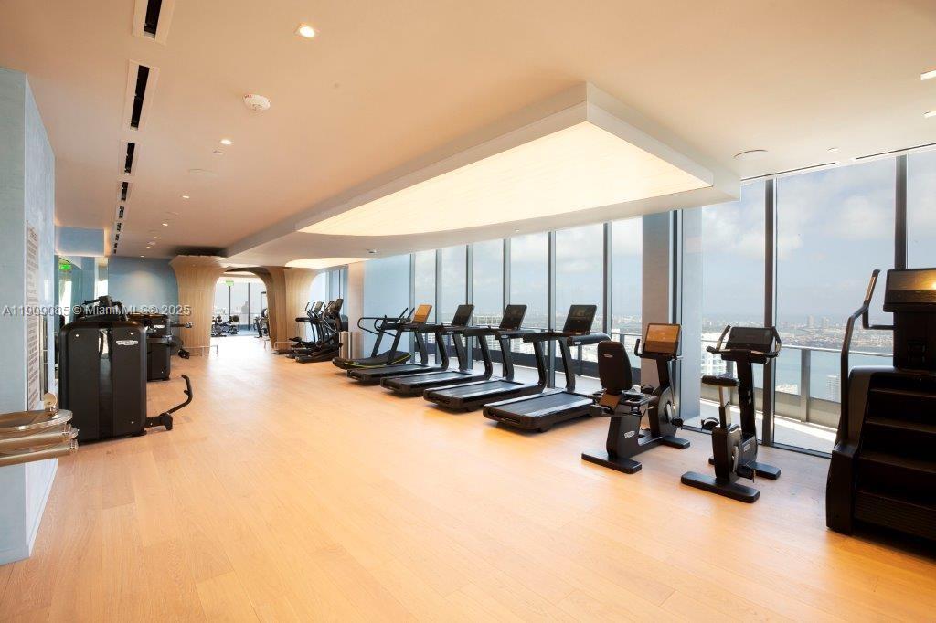 1000 Brickell Plz #2304, Miami FL 33131
