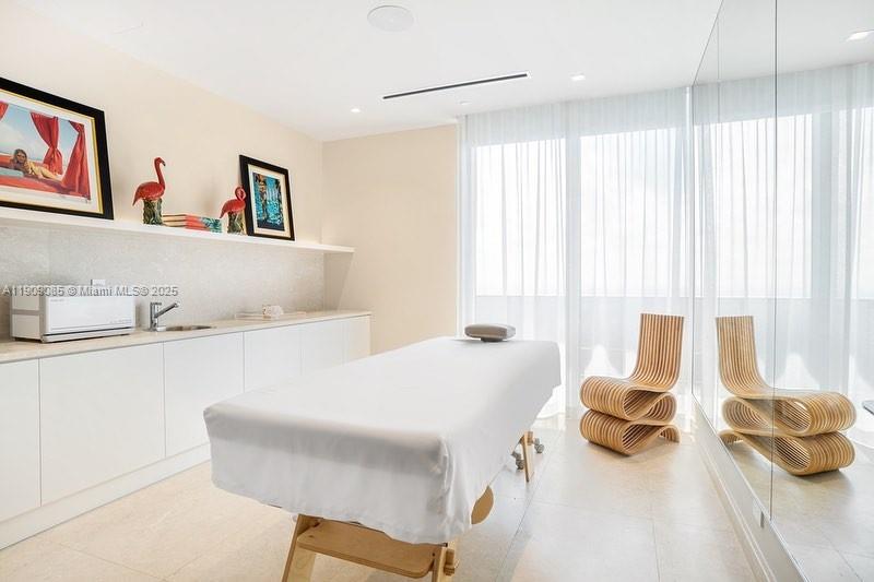 1000 Brickell Plz #2304, Miami FL 33131