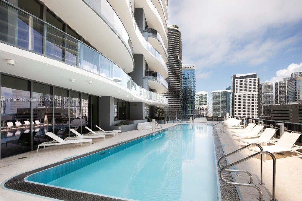 1000 Brickell Plz #2304, Miami FL 33131