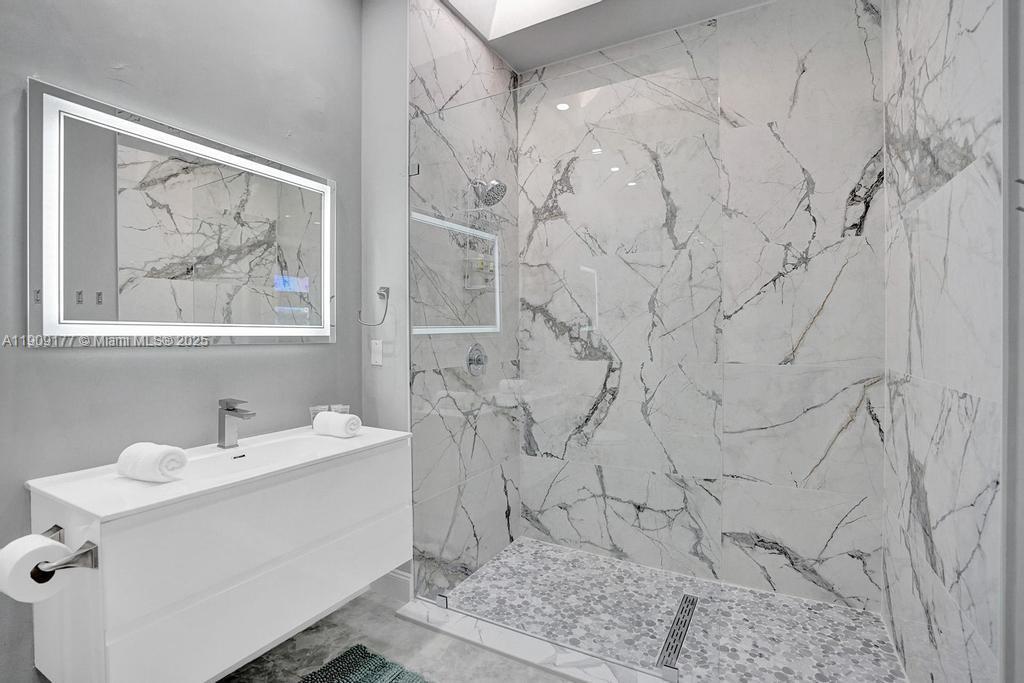 1109 SE 12th St, Deerfield Beach FL 33441