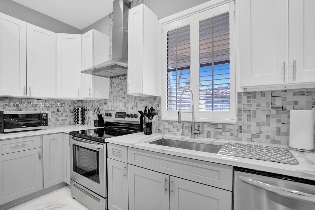 1109 SE 12th St, Deerfield Beach FL 33441