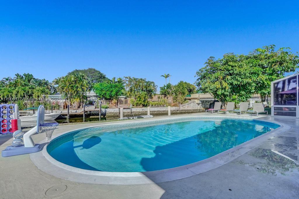 1109 SE 12th St, Deerfield Beach FL 33441