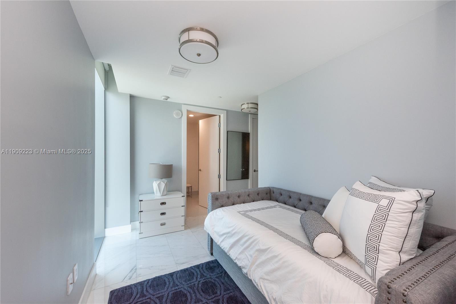 17475 Collins Ave #701, Sunny Isles Beach FL 33160