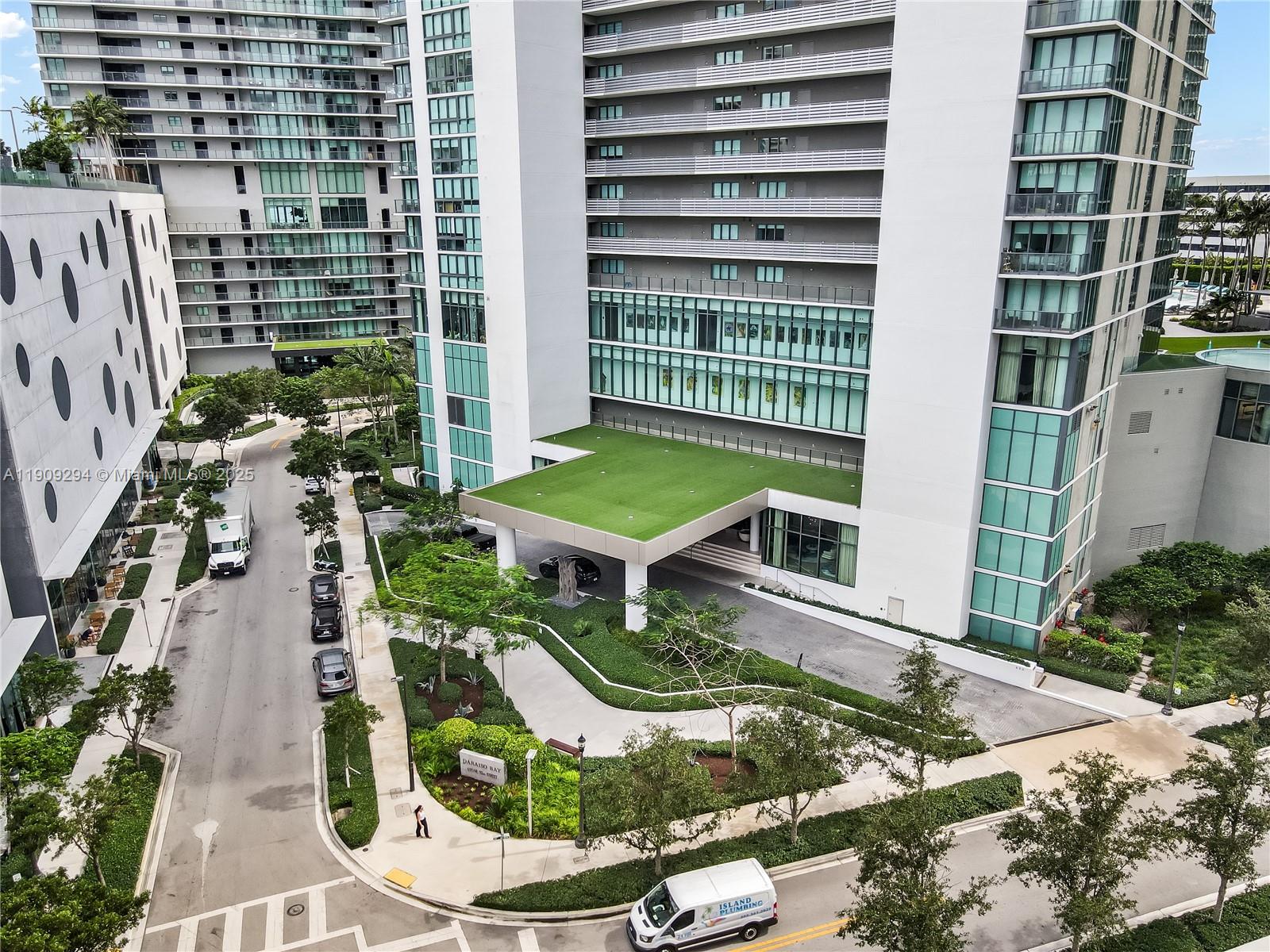 650 NE 32nd St #3807, Miami FL 33137