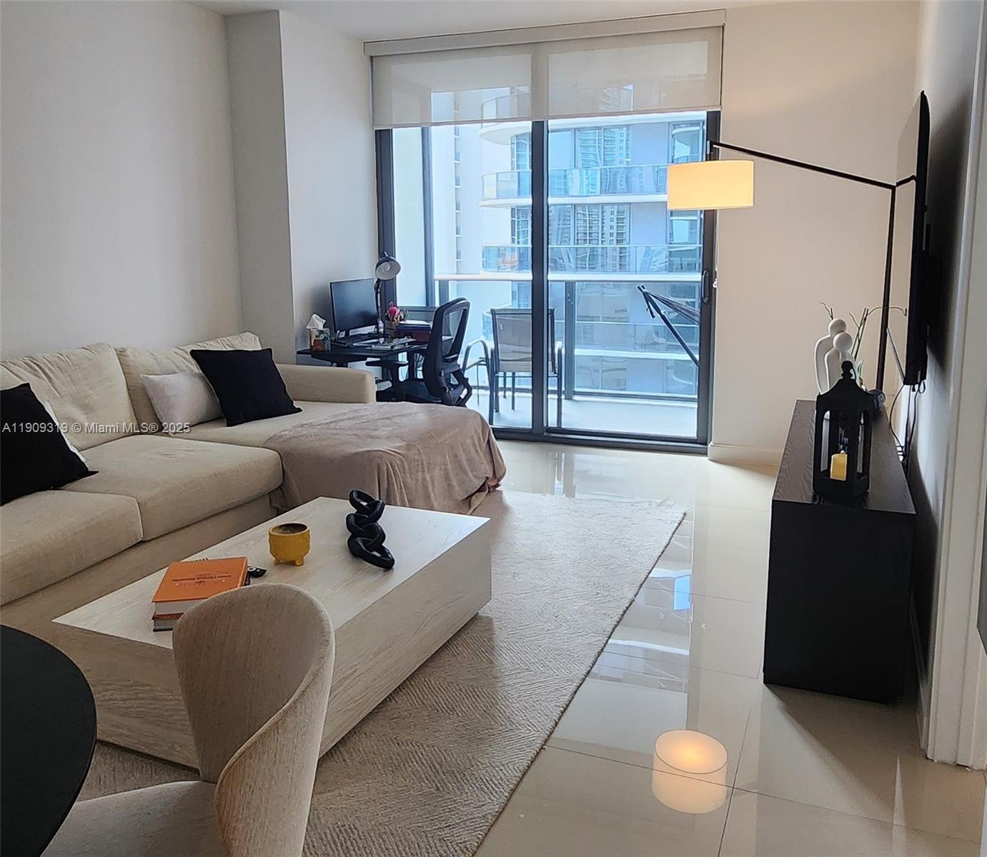 45 SW 9th St #2207, Miami FL 33130