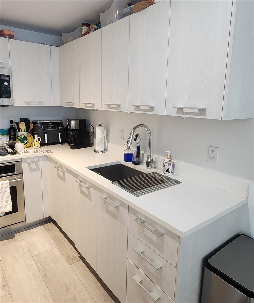 45 SW 9th St #2207, Miami FL 33130
