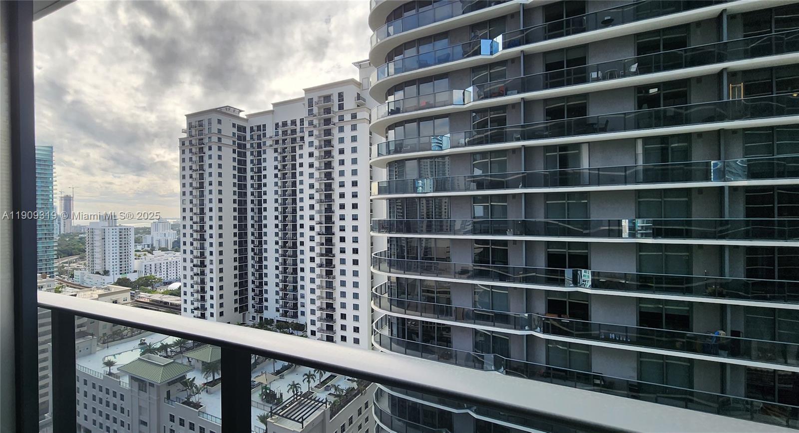 45 SW 9th St #2207, Miami FL 33130