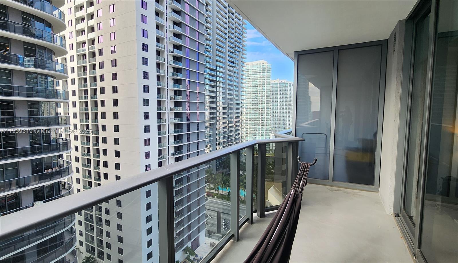 45 SW 9th St #2207, Miami FL 33130