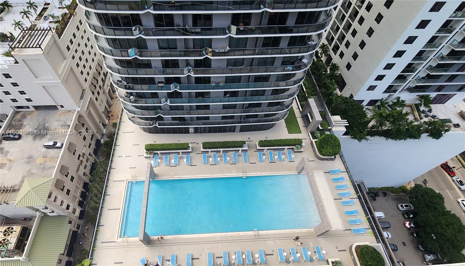 45 SW 9th St #2207, Miami FL 33130