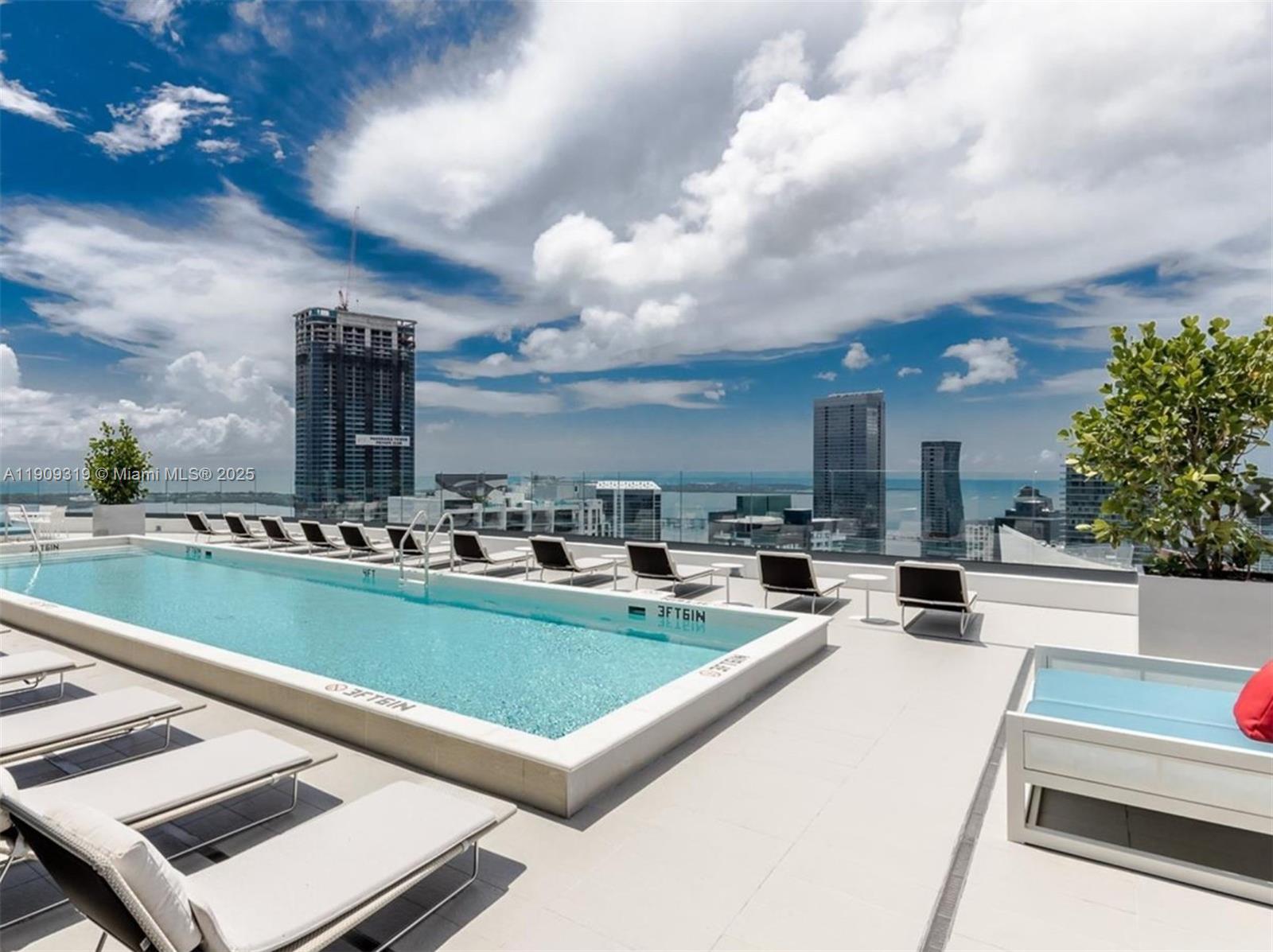45 SW 9th St #2207, Miami FL 33130
