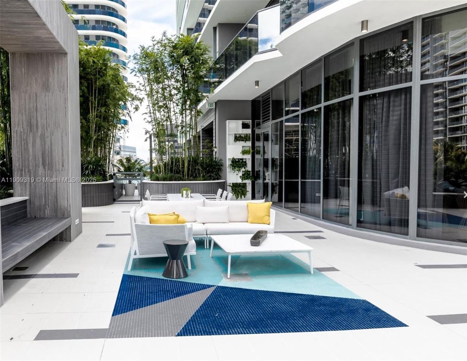 45 SW 9th St #2207, Miami FL 33130