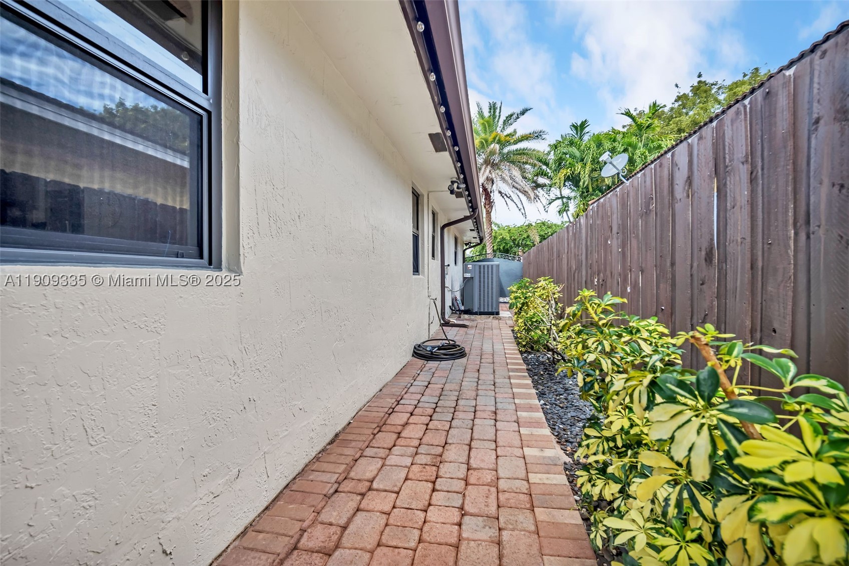 15462 SW 115th St, Miami FL 33196