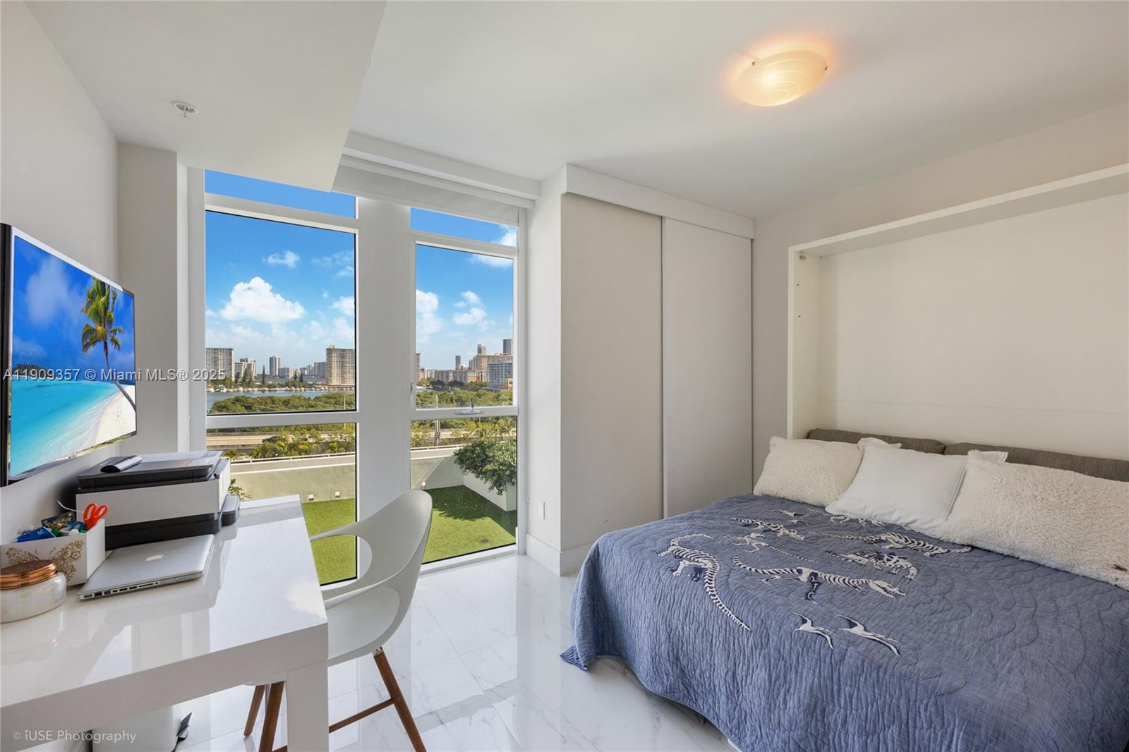 400 Sunny Isles Blvd #704, Sunny Isles Beach FL 33160