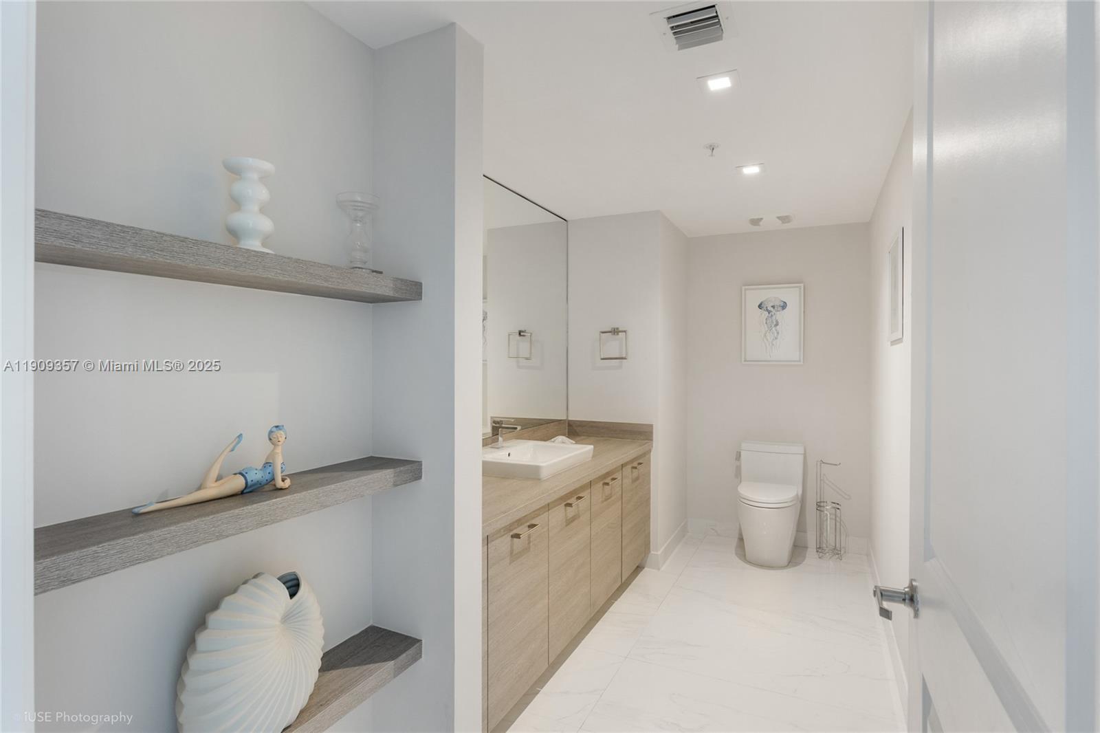400 Sunny Isles Blvd #704, Sunny Isles Beach FL 33160