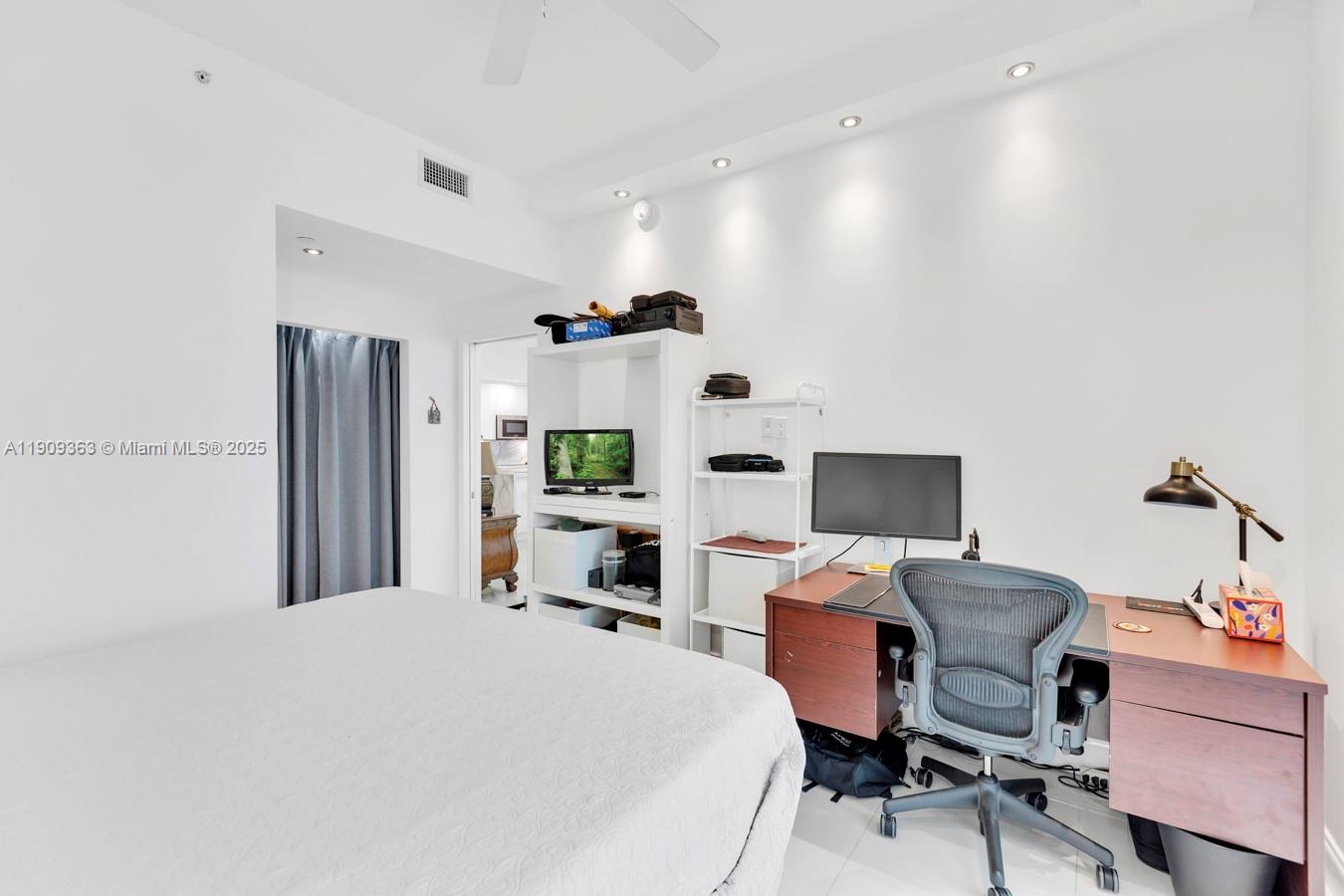 3131 NE 188th St #2-1004, Aventura FL 33180