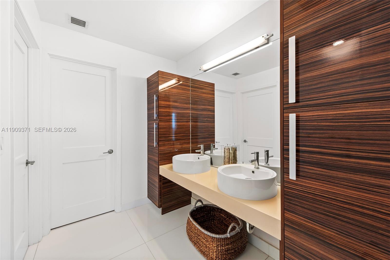 2020 N BAYSHORE DR #2110, Miami FL 33137