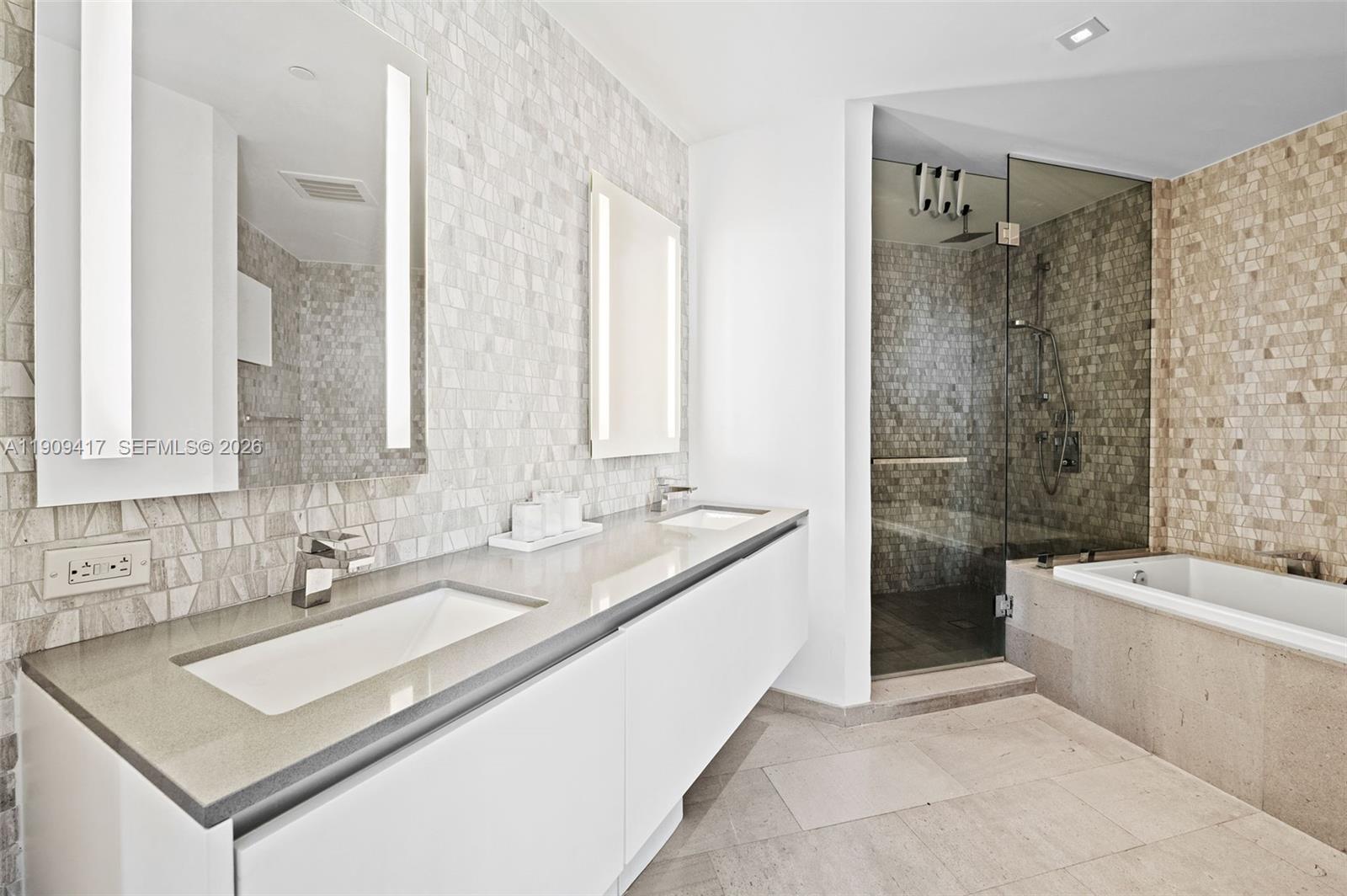 88 SW 7th St #3101, Miami FL 33130