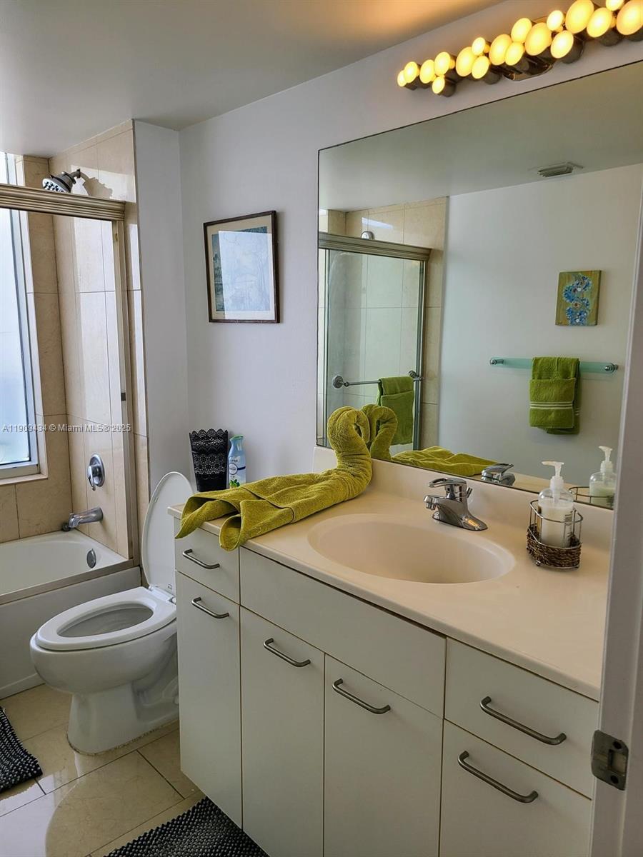 21055 Yacht Club Dr #1602, Aventura FL 33180